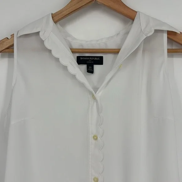 Banana Republic Factory Scalloped Sleeveless Top Women’s Size XS in White - EUC! - Picture 2 of 7